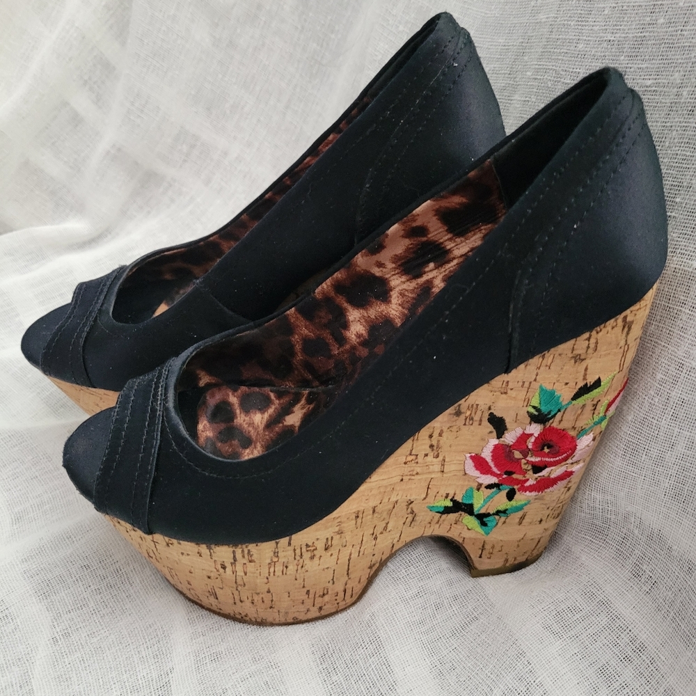 NEW Betsey Johnson Black Wedges